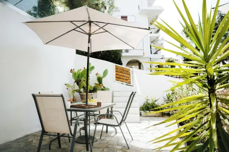 Vouliagmeni Stylish Homes by BluPine