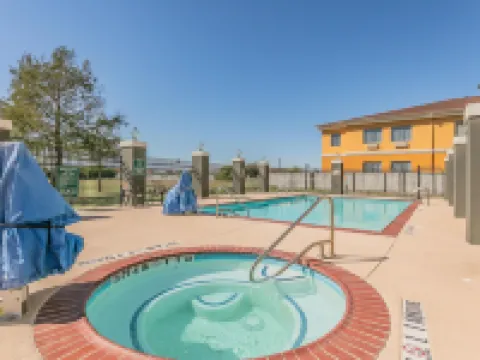 La Quinta Inn & Suites by Wyndham Granbury Hotels in Hood County