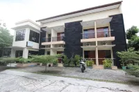 RedDoorz @ Turangga Sari Các khách sạn ở Depok