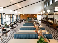 Mollie's Motel & Diner Bristol Hotels near Aztec West