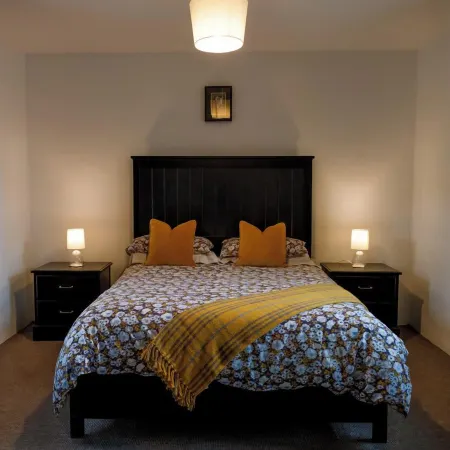 Kinbane Self Catering Cottages - 'Makem's Cottage'