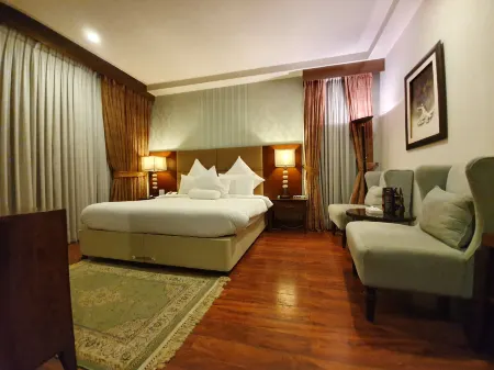 S Chalet Islamabad Отели рядом с достопримечательностью «Shakarparian National Park»