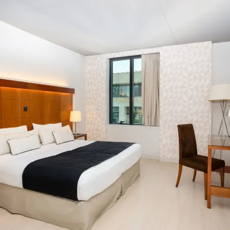 Urbanica the Libertador Hotel Отели рядом с достопримечательностью «Конгресс-центр Golden Center»