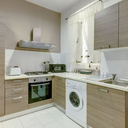 Modern 1Br Maisonette Steps from the Promenade