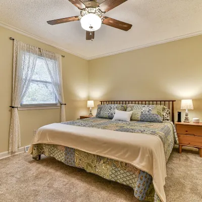 Forest Run - 4 Bedrooms with Hot Tub Hotels in der Nähe von Flughafen Asheville