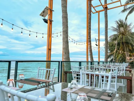 Eco Cozy Beachfront Resort Chaam Отели рядом с достопримечательностью «Simantra Private Villas»