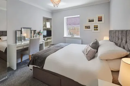 Host & Stay - Brooklands Timeless