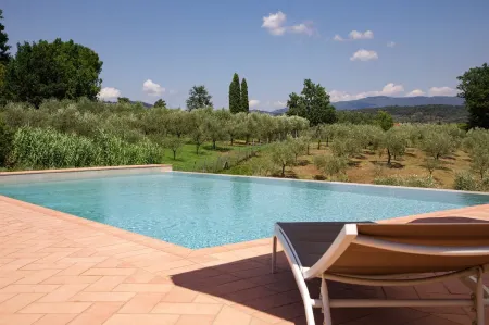 Villa Pacini - Just 1,8 km Outside Lucca Wall - Pool