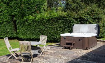 Country Home with Tennis Court & Hot Tub