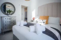 Caldey View - Luxury 2 Bedroom - Panorama - Tenby - مطابخ