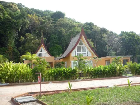 Villa Banromyen 50ab Siamroyalview 70mtrs to Beach Отели рядом с достопримечательностью «Chao Por Koh Chang Shrine»