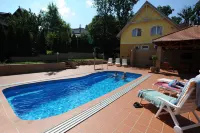 Tölgyfa Panzió - Pools