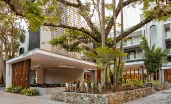 Netanya Noosa Beachfront Resort