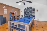 Home with pool, games and relaxation, in the middle of it all!