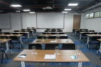 Hotel Lagoon Hotels in Retiro