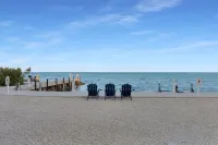 Oceanfront Islamorada Townhome- Private Dock, Pool & Pet-Friendly