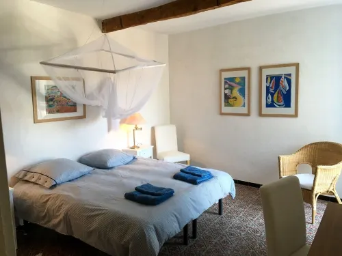 Lagoon and sea views from the heart of the village of Bages between Narbonne and Collioure Hotel a Bages