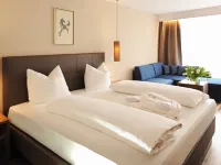Hotel Vier Jahreszeiten Hotels in Silandro