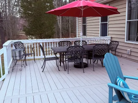 Relaxing Private Riverfront Retreat with Beach and Private Dock