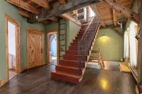 Stunning Views and Cozy Outdoor Space - Inviting Mountain Haven