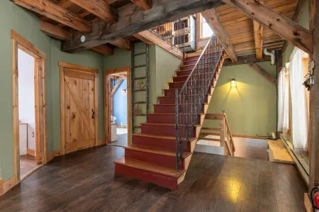 Stunning Views and Cozy Outdoor Space - Inviting Mountain Haven