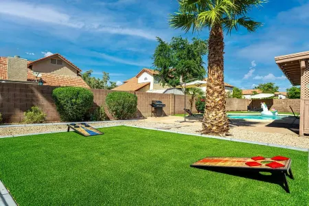 Inviting Outdoor Pool and Open Living Area - Charming Oasis Отели в г. Авондейл