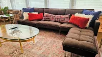2Br/2BA, Clean, Comfy & Steps from Dining & Sound w/ Tesla Charging Station