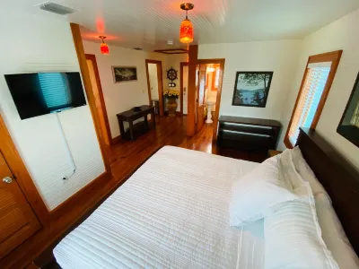 Seaside Retreat - Waterfront Balcony, Beach Access