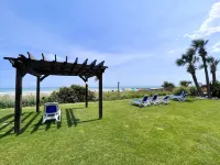 Exclusive Balcony and Resort Amenities - Delightful Ocean View