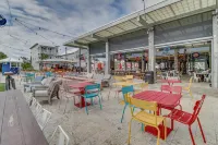 Completely Remodeled Beachside Studio with Pool - Snowbirds Welcome Hotels in Inlet Beach