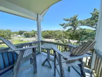 Spacious Penthouse with Covered Deck and Pool Access - Stylish Retreat