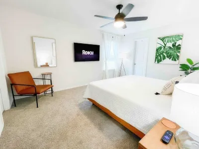 Family Modern Oasis Lackland BMT Family Home 3 Bed 2 Bath Hotels near Southwest Legacy Stadium