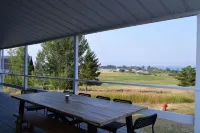 Panoramic Lake Views and Hot Tub Retreat - Majestic Tranquil Cabin Hotel a Garden