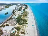 Gulf Front Views and Community Sun Deck - Spacious Beachside Retreat