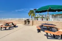 Modern condo with Gulf view, shared pool, hot tub - walk to the beach Hotels in Baldwin County