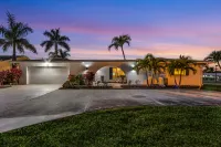 Heated Pool and Kayaks - Luxurious Waterfront Escape