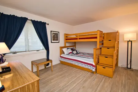 Community Pool and Scenic Trails - Stunning Oceanfront Retreat Отели в г. Пайн Нолл Шорс