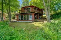 Mountainside house with ski slope access and gas fireplace Hotels in Sugar Mountain