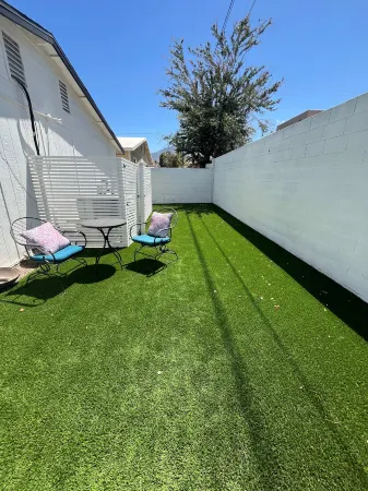 Private Pool and Access to Scenic Trails - Stunning Mid Century Отели рядом с достопримечательностью «Библиотека Ла Куинта»