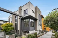 Prime Location Near Seattle Center and Attractions - Charming Townhome Hotels in Wedgwood