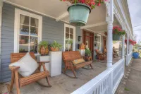 Luxurious Jacuzzi Tub and Cozy Porch Setup - Inviting Charming Retreat