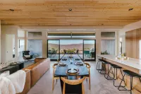 Modern Home with Pool & Spa-walk to Pionertown Hotels in Pioneertown