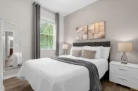 Community Pool and Game Room Access - Charming Family Haven Hoteles en Condado de Osceola