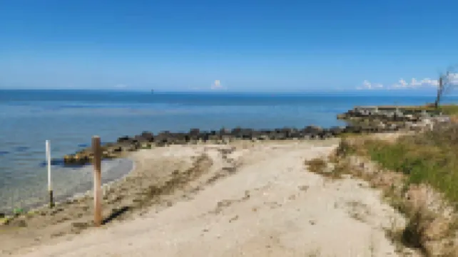 Charming Loft Retreat with Screened Porch - Cozy and Inviting Escape