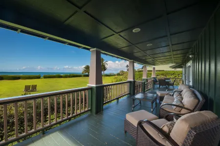 Seaside Haven - WiFi, Sand Access, Luxury Retreat