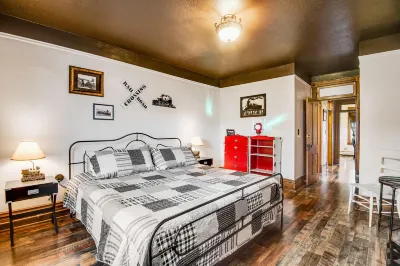 The Conductor's Cabin - Unit 1 in Cripple Creek - Charming Historic Home, 4BR, 2BA, Sleeps 8, WiFi