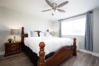 Luxurious Stay with Seasonal Pool - Charming City Escape