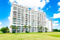 Stunning Waterway Views and Expansive Saltwater Pool - Luxurious Retreat