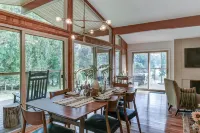 Golf Course Views and Hot Tub - Serene Mid Century Modern Haven