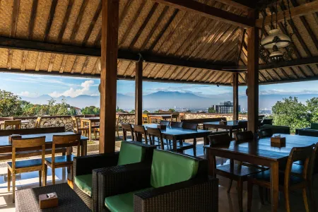 Dago Heuvel Resort Отели рядом с достопримечательностью «Wot Batu»